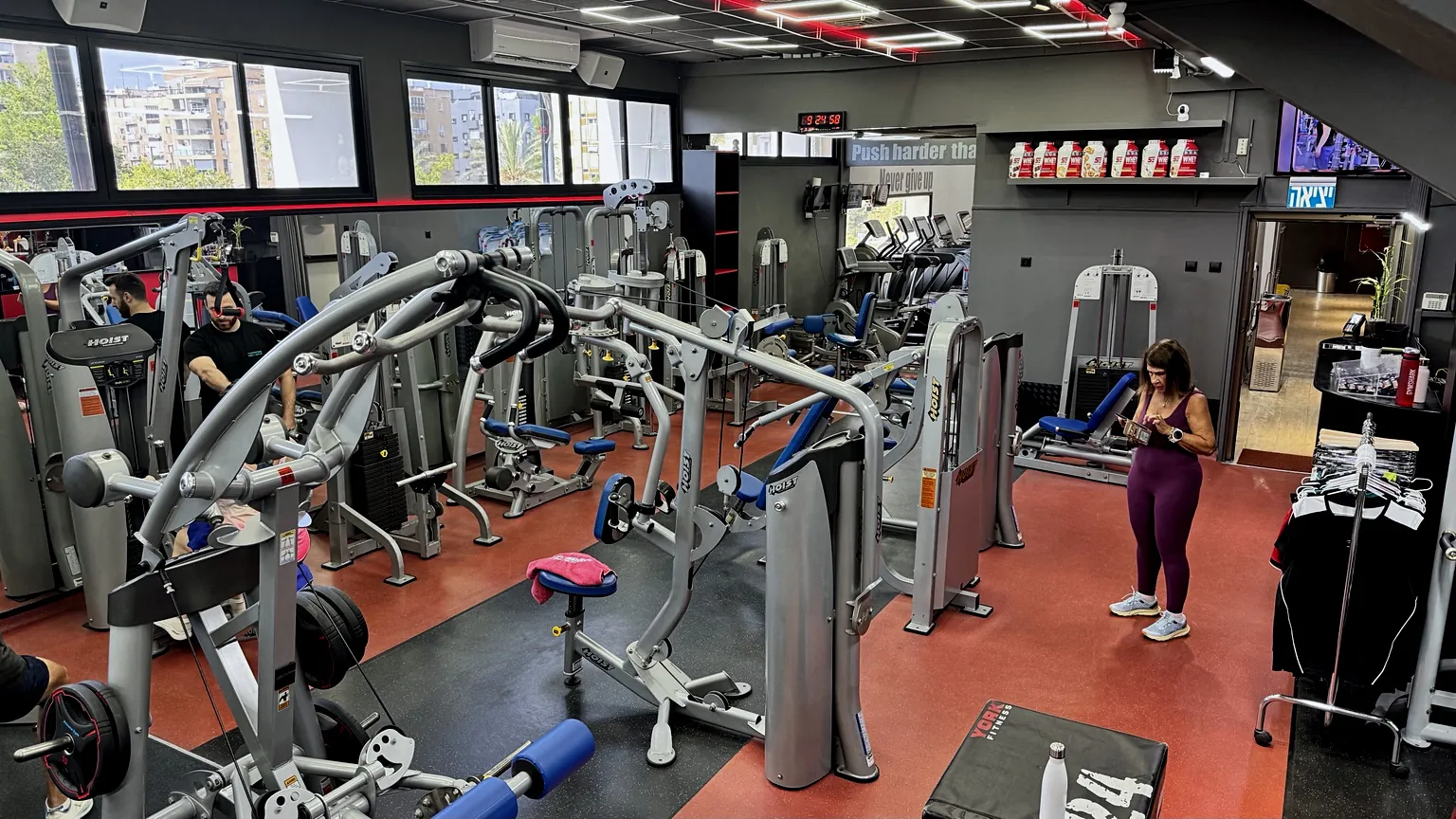 אזור מכשירי הכוח של Private Gym